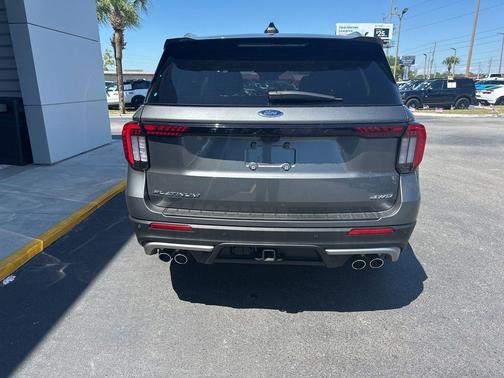CARBONIZED GRAY METALLIC 2025 Ford Explorer Platinum