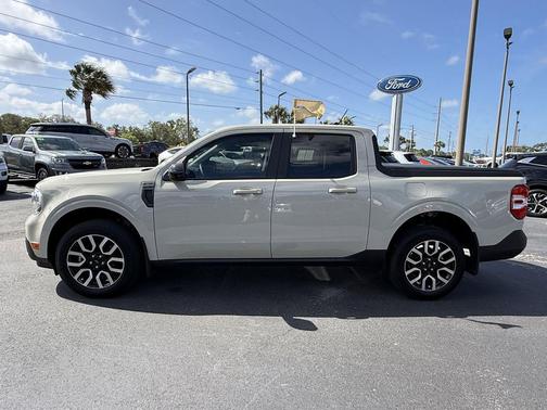 TERRAIN 2024 Ford Maverick Lariat