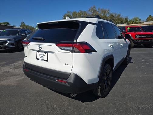 2020 Toyota RAV4 LE