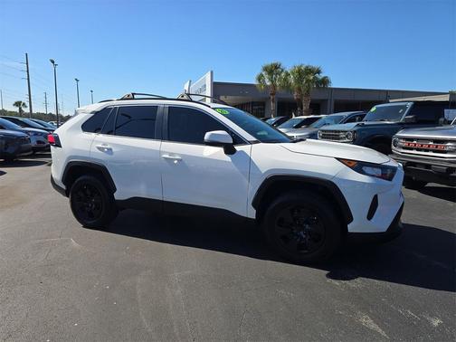 2020 Toyota RAV4 LE