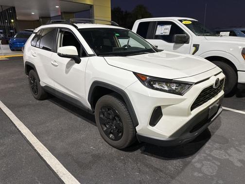 2020 Toyota RAV4 LE
