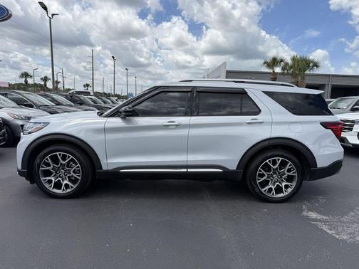 SPACE WHITE METALLIC 2025 Ford Explorer Platinum