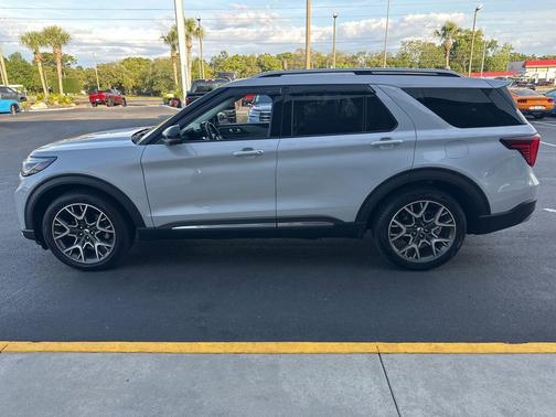 SPACE WHITE METALLIC 2025 Ford Explorer Platinum