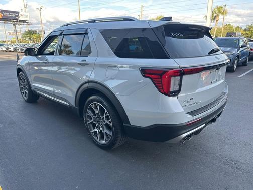 SPACE WHITE METALLIC 2025 Ford Explorer Platinum