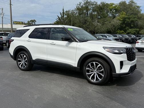STAR WHITE MET TRI-COAT 2025 Ford Explorer ST-Line