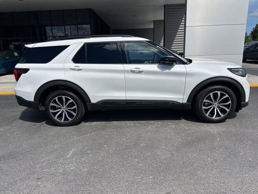 STAR WHITE MET TRI-COAT 2025 Ford Explorer ST-Line