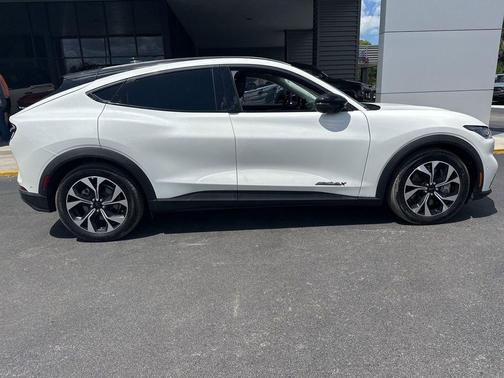 STAR WHITE MET TRI-COAT 2024 Ford Mustang Mach-E Select