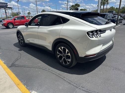 STAR WHITE MET TRI-COAT 2024 Ford Mustang Mach-E Select