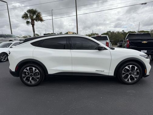 STAR WHITE MET TRI-COAT 2024 Ford Mustang Mach-E Select
