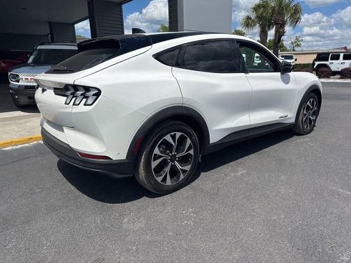 STAR WHITE MET TRI-COAT 2024 Ford Mustang Mach-E Select