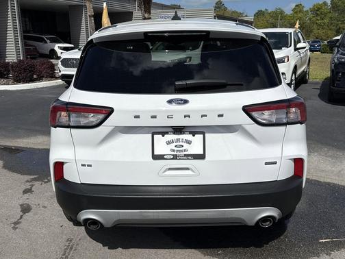 OXFORD WHITE 2022 Ford Escape SE