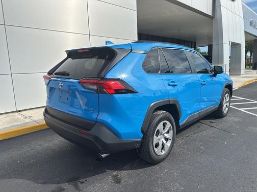 2021 Toyota RAV4 LE