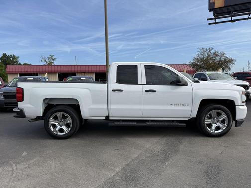 Summit White 2019 Chevrolet Silverado 1500 Custom