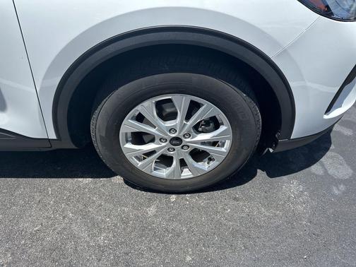 OXFORD WHITE 2023 Ford Escape Active