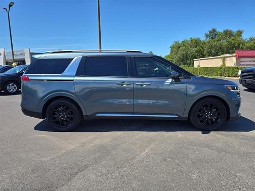 2022 Kia Carnival SX