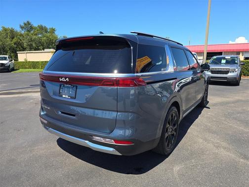 2022 Kia Carnival SX