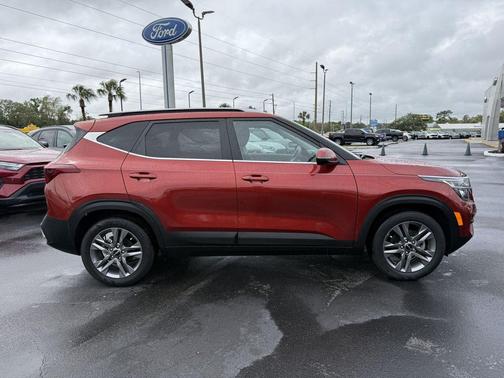Mars Orange 2023 Kia Seltos S