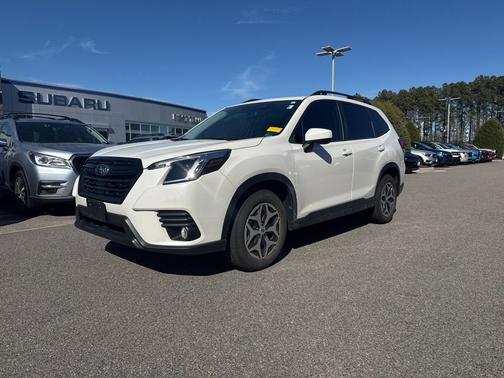 White 2023 Subaru Forester Premium