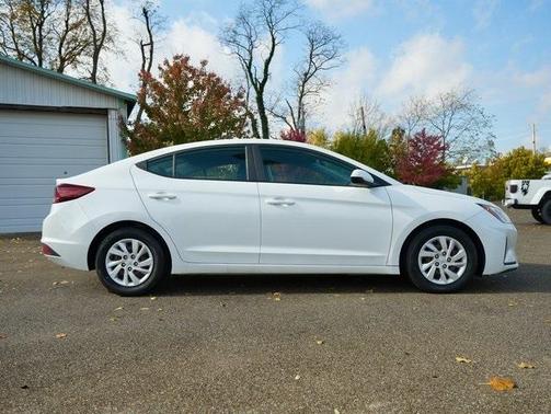 2019 Hyundai ELANTRA SE