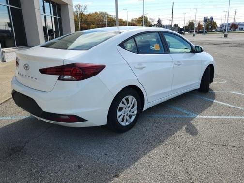 2019 Hyundai ELANTRA SE
