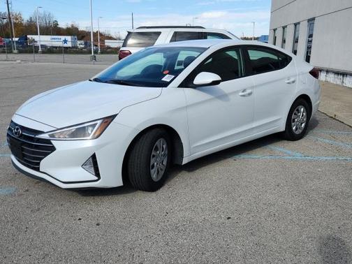 2019 Hyundai ELANTRA SE