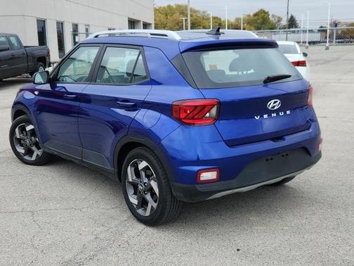 2022 Hyundai VENUE SEL