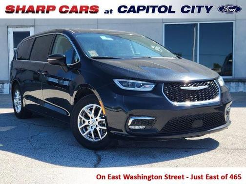 Brilliant Black Crystal Pearlcoat 2023 Chrysler Pacifica Touring-L