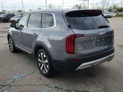Everlasting Silver 2022 Kia Telluride EX