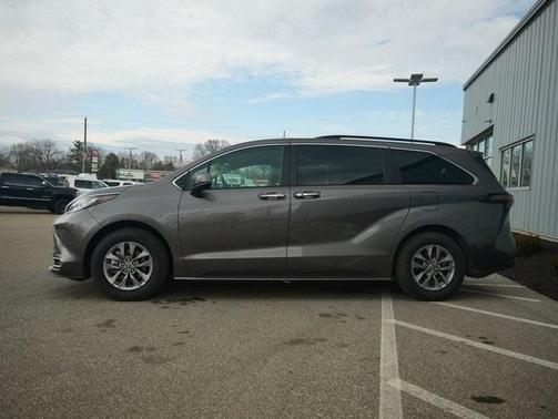 2023 Toyota Sienna XLE