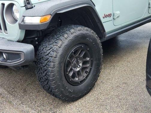 Earl Clearcoat 2023 Jeep Wrangler Rubicon