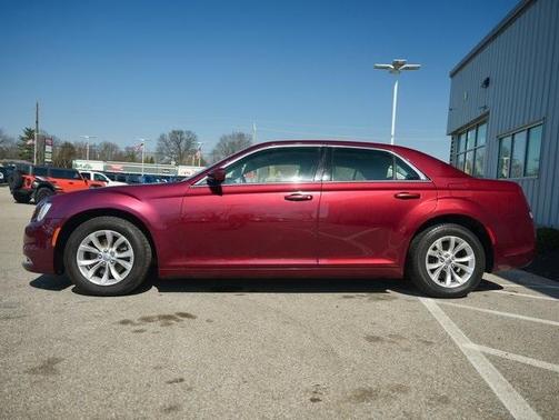 2019 Chrysler 300 Touring