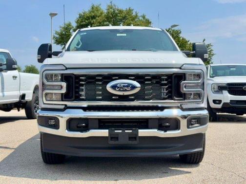 Oxford White 2026 Ford F-350 XLT