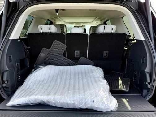 Agate Black Metallic 2026 Ford Expedition Platinum