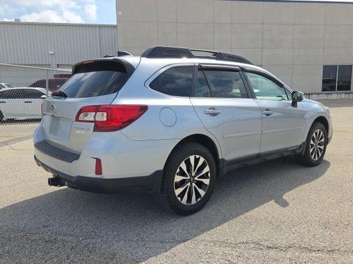 Ice Silver Metallic 2017 Subaru Outback 2.5i Limited