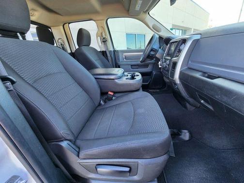 Bright White Clearcoat 2020 RAM 1500 Classic SLT