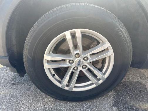 Carbonized Gray Metallic 2022 Ford Explorer XLT