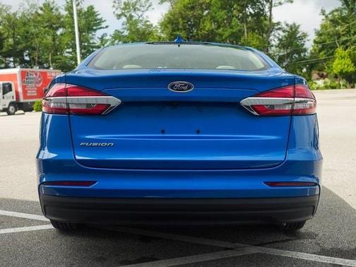 Photo 5 of 37 of 2020 Ford Fusion S