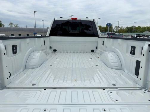 Star White 2026 Ford F-350 Lariat Super Duty