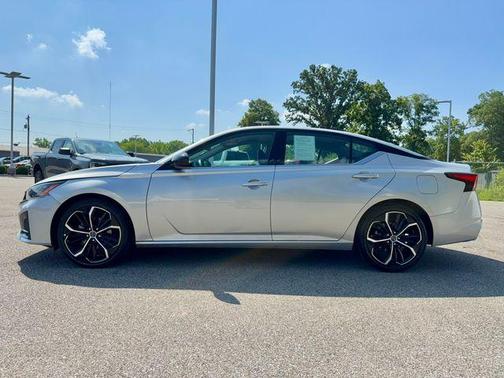 Brilliant Silver Metallic 2024 Nissan Altima 2.5 SR