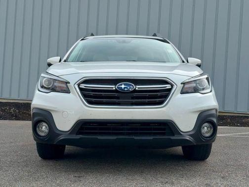 White 2019 Subaru Outback 2.5i Limited