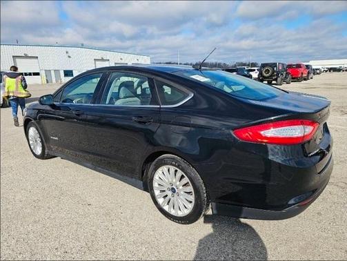 2016 Ford Fusion Hybrid S