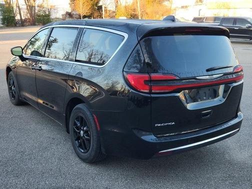 2024 Chrysler Pacifica Touring-L