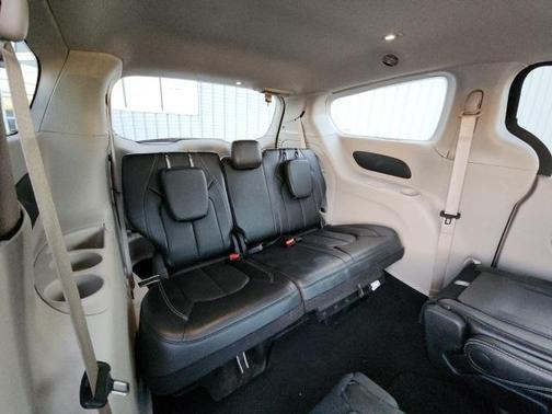 2024 Chrysler Pacifica Touring-L