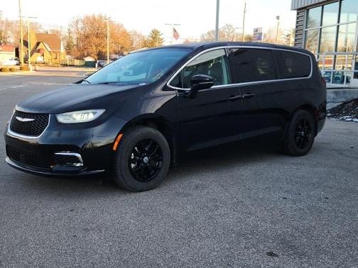 2024 Chrysler Pacifica Touring-L