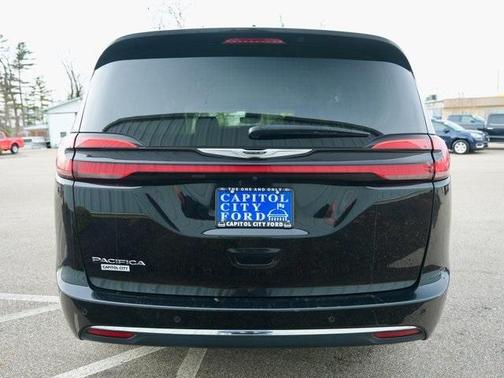 2024 Chrysler Pacifica Touring-L