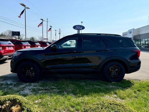 Agate Black Metallic 2026 Ford Explorer Tremor