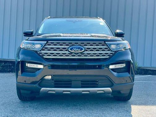 Black Metallic 2023 Ford Explorer Limited