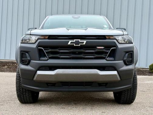 Sterling Gray Metallic 2024 Chevrolet Colorado Trail Boss