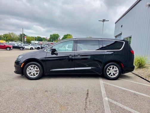 Diamond Black 2024 Chrysler Voyager LX