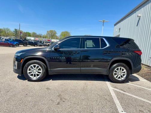 Mosaic Black Metallic 2023 Chevrolet Traverse LS